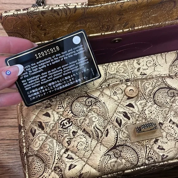 Chanel 🔥limited edition 🔥gold classic medium reissue - Picture 13 of 14